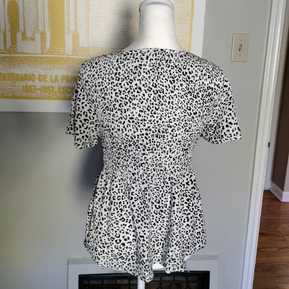 Urban Romantics Leopard Print Women's Flowy Top - Picture 4 of 7